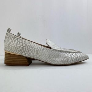 Steve Madden size 7 Women’s Zelma White Croc Embossed Block Heel Loafers